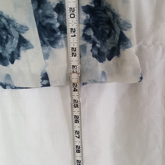 Ann Taylor Silk Top.  Size S - Picture 4 of 7